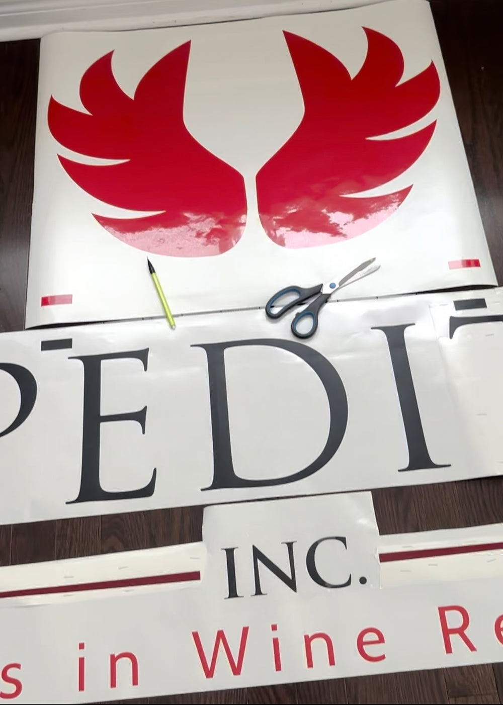 Close-up of XPEDITR layered business lettering