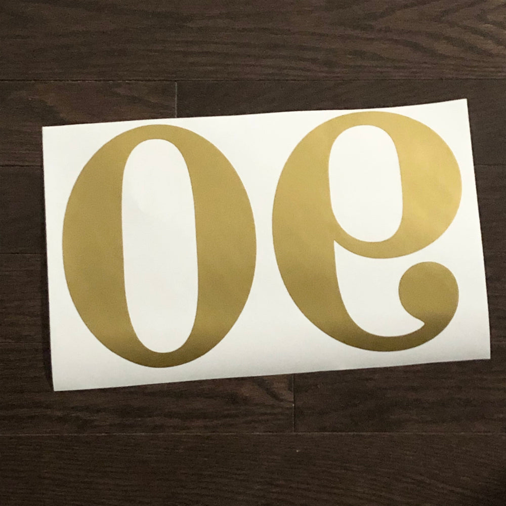 Reverse-oriented gold-coloured 30 number decal